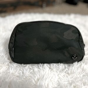 Lululemon Everywhere Belt Bag